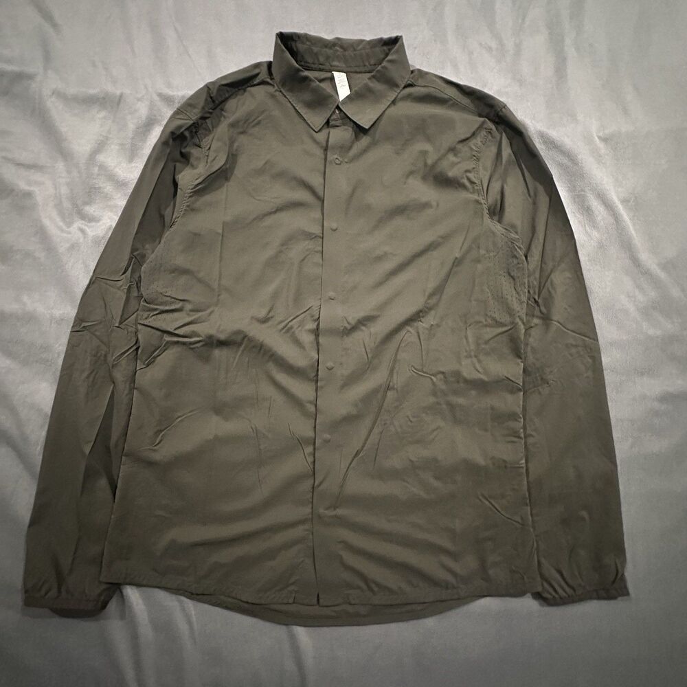 Lululemon Airing Easy Long Sleeve Shirt Snap Front Ventilated Mens L Olive Green